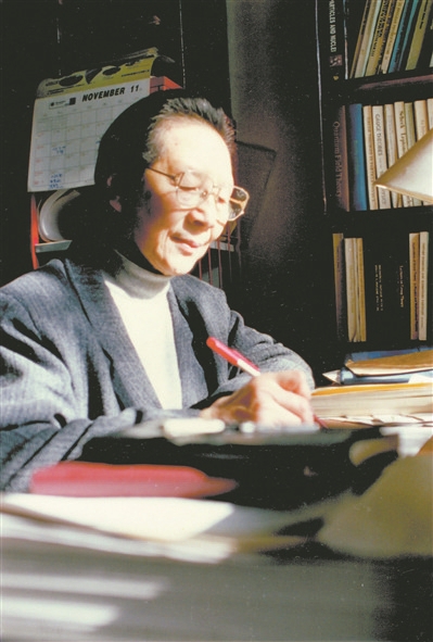 夏培肃在工作